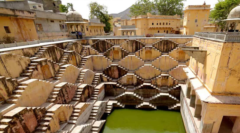 Panna Meena ka Kund