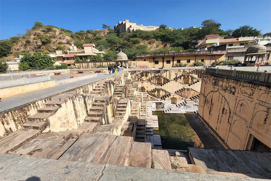 Panna Meena ka Kund