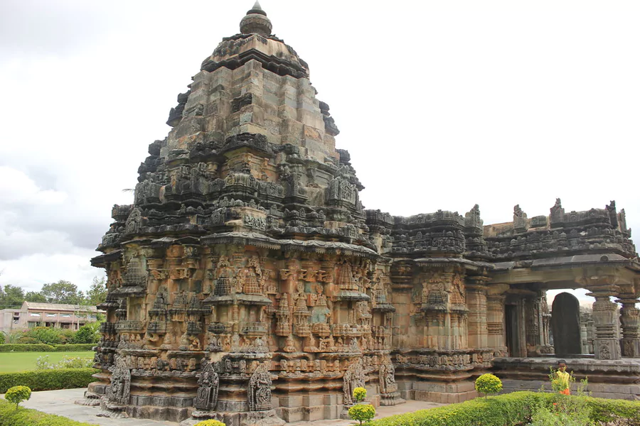 Gavi Gangadhareshwara Temple, Bengaluru